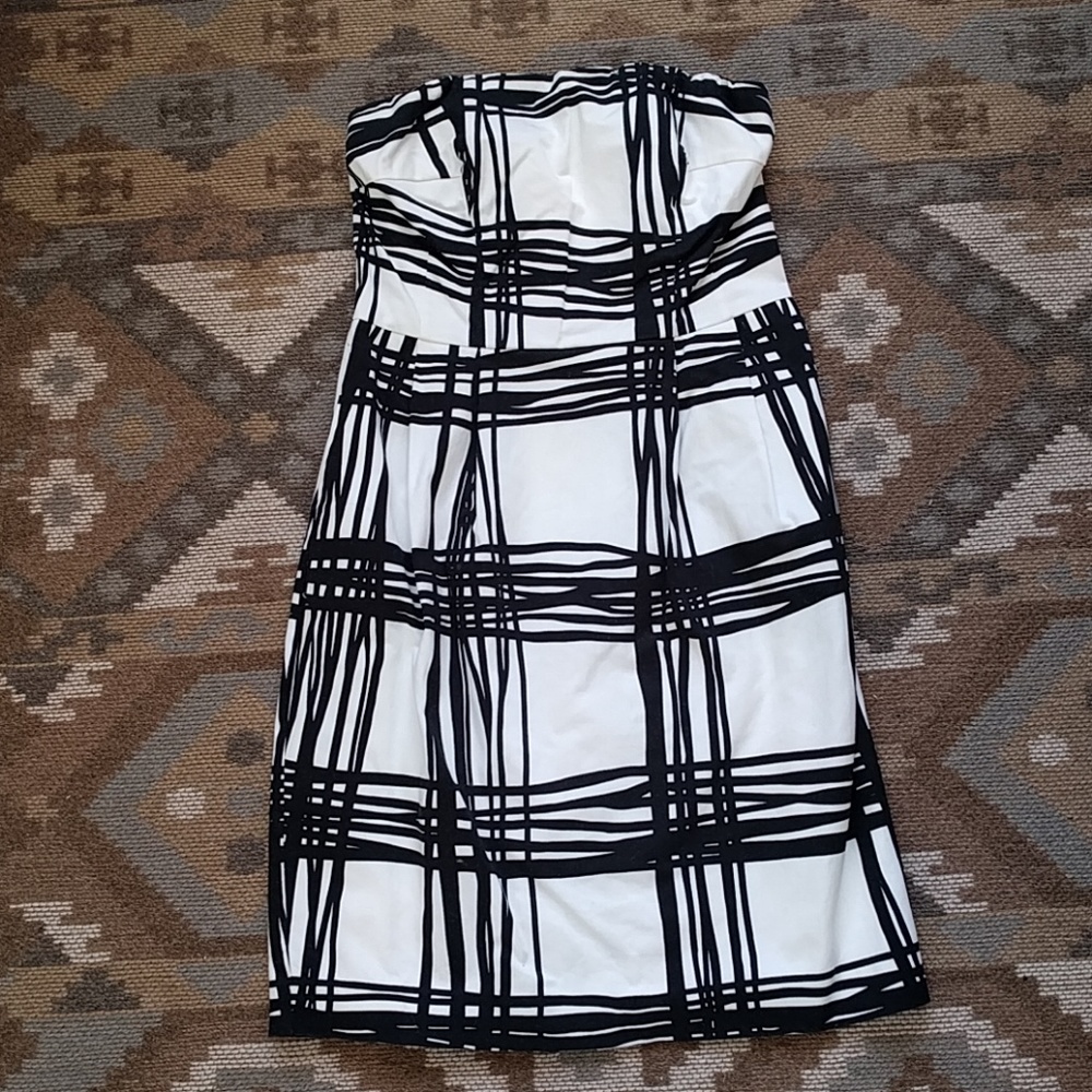 Strapless dress with pockets